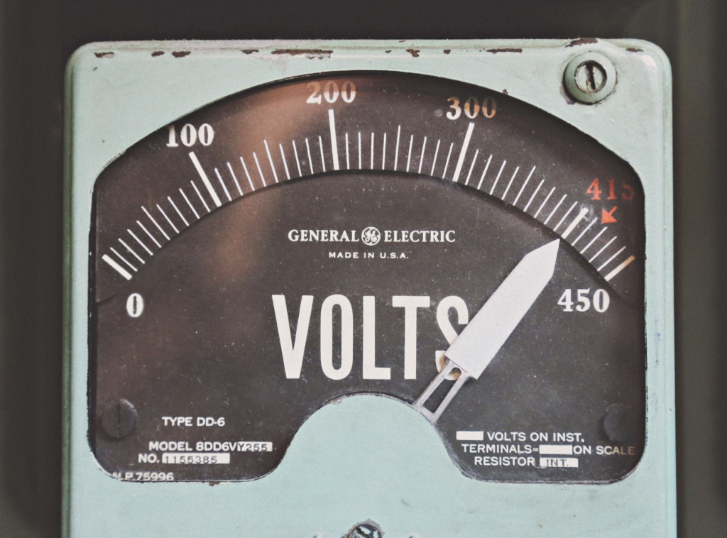 dial of voltage meter